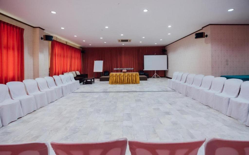 The Pine Resort Pathum Thani Exterior photo