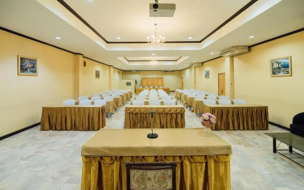 The Pine Resort Pathum Thani Exterior photo