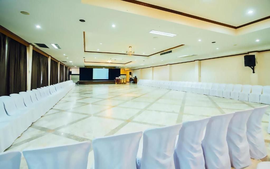 The Pine Resort Pathum Thani Exterior photo