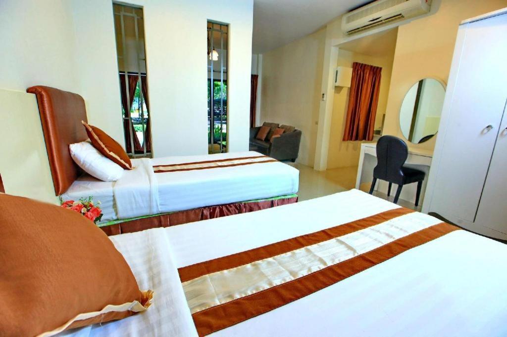 The Pine Resort Pathum Thani Exterior photo